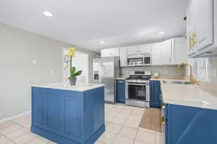 10 Fuller Ave, Attleboro, MA 02703 - Photo 10
