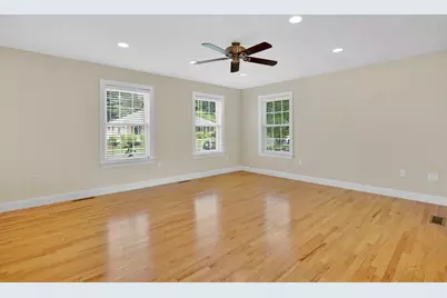 10 Begley St #10, Agawam, MA 01001 - Photo 4