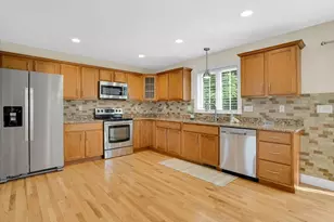 10 Begley St, Agawam, MA 01001 - Photo 8