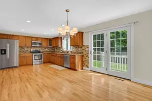 10 Begley St, Agawam, MA 01001 - Photo 10