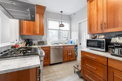 147 Cedar St #3L, Somerville, MA 02145 - Photo 2