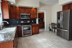 140 Wild Flower Cir, Westfield, MA 01085 - Photo 6