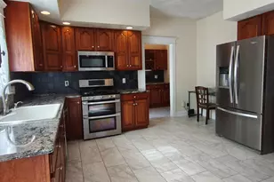 140 Wild Flower Cir, Westfield, MA 01085 - Photo 6