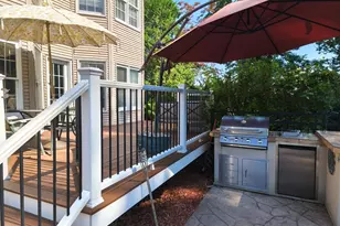140 Wild Flower Cir, Westfield, MA 01085 - Photo 4