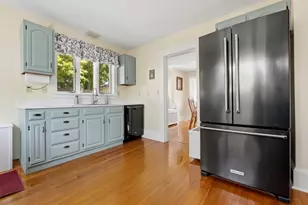 37 Bridge St, Beverly, MA 01915 - Photo 10