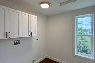33 Polaski Ave, Chicopee, MA 01013 - Photo 10