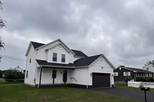 33 Polaski Ave, Chicopee, MA 01013 - Photo 2