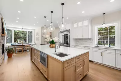 372 Warren St, Brookline, MA 02445 - Photo 14