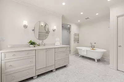 372 Warren St, Brookline, MA 02445 - Photo 24