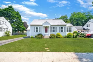 55 Gillette Cir, Springfield, MA 01118 - Photo 2