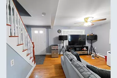 31 Floyd St, Lowell, MA 01852 - Photo 2