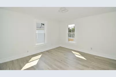 30 Laurel St, Holyoke, MA 01040 - Photo 22