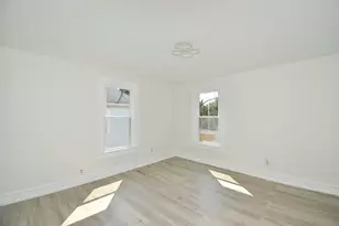 30 Laurel St, Holyoke, MA 01040 - Photo 22