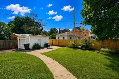 30 Laurel St, Holyoke, MA 01040 - Photo 2