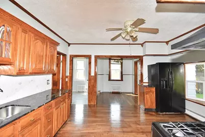 30 Laurel St, Holyoke, MA 01040 - Photo 16
