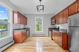 24 Village St, Marblehead, MA 01945 - Photo 2