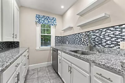 40 County St #2, Peabody, MA 01960 - Photo 6