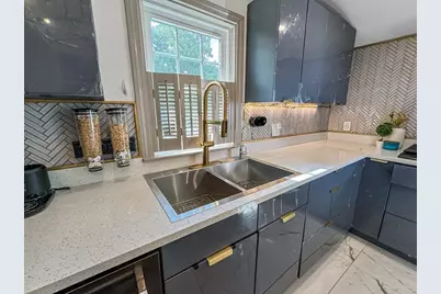 8 Greenhalge St, Medford, MA 02155 - Photo 14