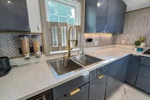8 Greenhalge St, Medford, MA 02155 - Photo 14