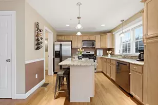 1975 Middlesex St, Lowell, MA 01851 - Photo 10