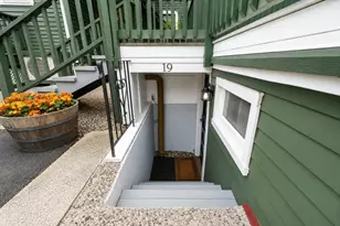 8 Franklin St, Marblehead, MA 01945 - Photo 20