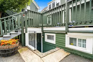 8 Franklin St, Marblehead, MA 01945 - Photo 4