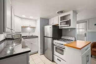 8 Franklin St, Marblehead, MA 01945 - Photo 12