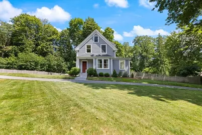 104 High St, Topsfield, MA 01983 - Photo 2