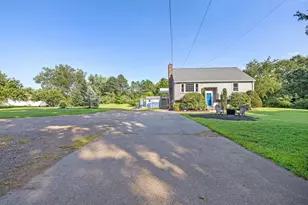 129 Forest St, Franklin, MA 02038 - Photo 2