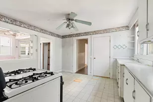 51 Oakland St, Malden, MA 02148 - Photo 8