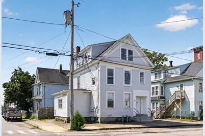 37 Fourth St, Lowell, MA 01850 - Photo 2