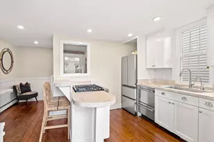 16 Warren St, Newburyport, MA 01950 - Photo 2