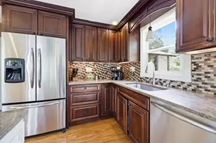 71 Ogden St, Springfield, MA 01151 - Photo 4