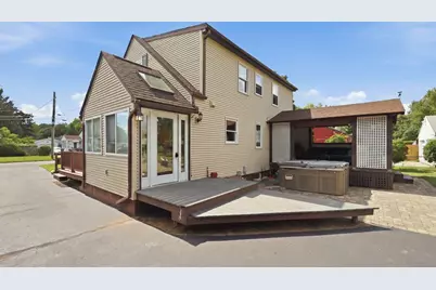 71 Ogden St, Springfield, MA 01151 - Photo 2