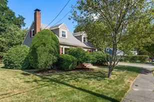 20 Oakhurst Rd, Beverly, MA 01915 - Photo 2