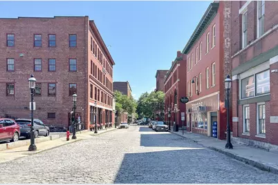 172 Middle St #303, Lowell, MA 01852 - Photo 2