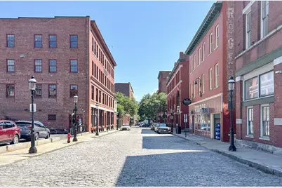 172 Middle St #303, Lowell, MA 01852 - Photo 2