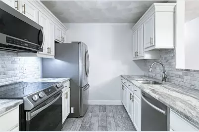 65 Centre St #12, Lynn, MA 01905 - Photo 6