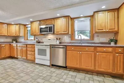 21 Preston St, Wakefield, MA 01880 - Photo 10