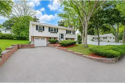 11 Coweeset Dr, Brockton, MA 02301 - Photo 2