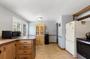 34 Heather St, Beverly, MA 01915 - Photo 4