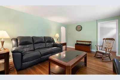 34 Heather St, Beverly, MA 01915 - Photo 8