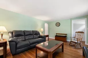 34 Heather St, Beverly, MA 01915 - Photo 8