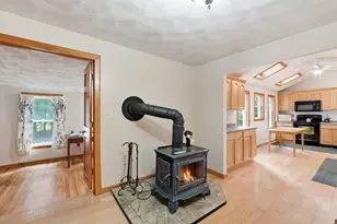 587 Main St, Boylston, MA 01505 - Photo 8