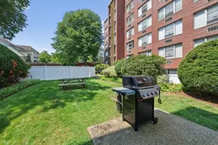 10 Hammond Pond Pkwy, Newton, MA 02467 - Photo 24