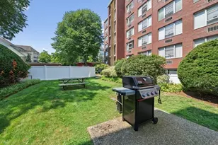 10 Hammond Pond Pkwy, Newton, MA 02467 - Photo 24