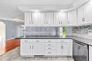 24 Orchard St, Berkley, MA 02779 - Photo 10