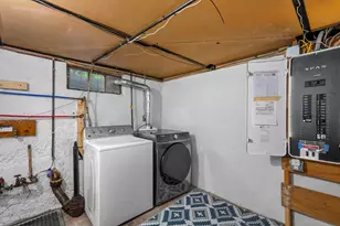 567 Poplar St, Boston, MA 02131 - Photo 30