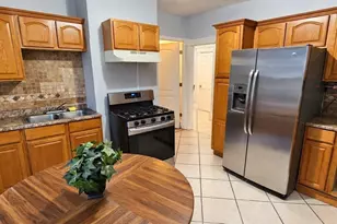 76 Acushnet Ave, Springfield, MA 01105 - Photo 10