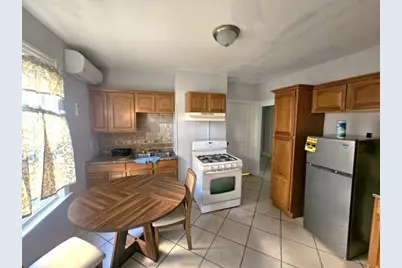 76 Acushnet Ave, Springfield, MA 01105 - Photo 12